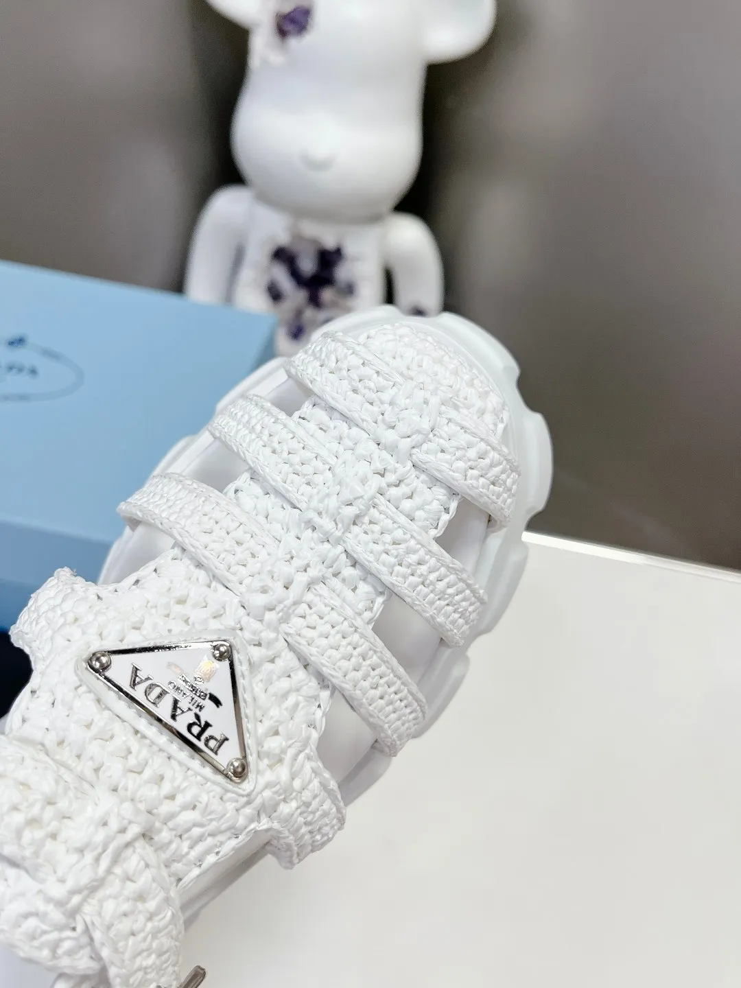 👟👟Ex-factory price 640👟👟 Straw 2023 exclusive version super hot🎊🎊🎊hot prada Prada cage shoes sawtooth Roman braided thick-soled rubber sandals retro fashionable and avant-garde gear teeth 55mm Thick-soled soles, the upper perfectly restores the original craftsmanship, and is made of purely hand-woven uppers. The cost is extremely high, making the whole pair of shoes light and comfortable, full of holiday feel, and bright colors 💐💐💐💐 to satisfy a variety of choices for fashionable people with different styles! The iconic metal triangle logo is paired with the shape of ancient beach sandals. Every design element is fashionable! Code number 35-40